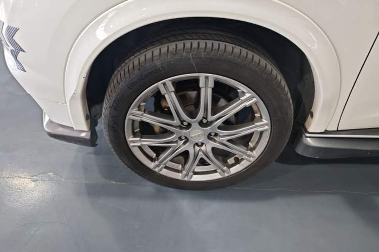 Used Infiniti ESQ 2014 1.6L Spontaneous Edition Left Front Wheel Hub
