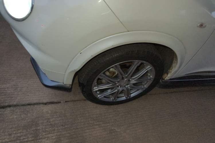 Used Infiniti ESQ 2014 1.6L Spontaneous Edition Left Front Wheel Hub