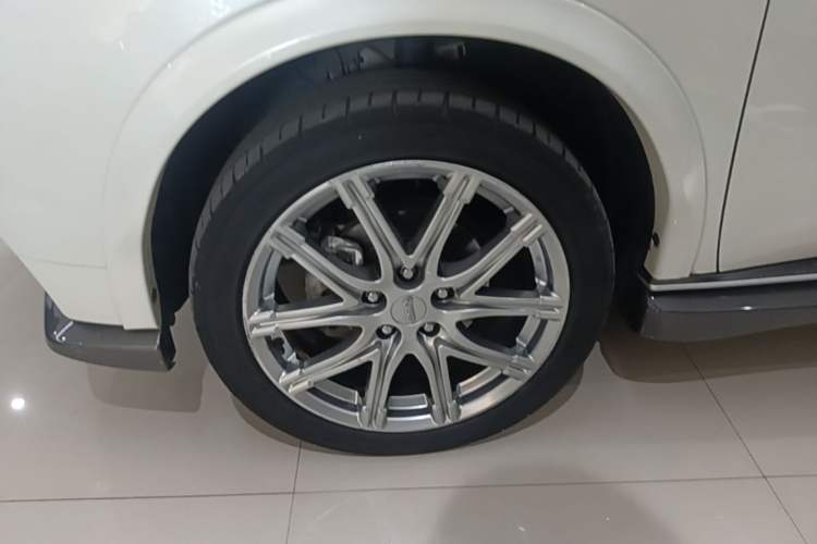 Used Infiniti ESQ 2014 1.6L Spontaneous Edition Left Front Wheel Hub