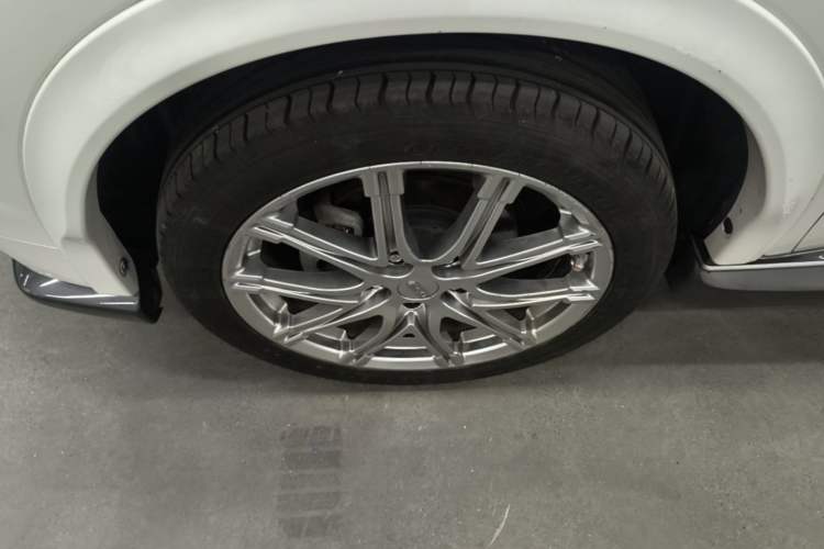 Used Infiniti ESQ 2014 1.6L Spontaneous Edition Left Front Wheel Hub