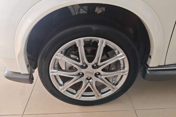 Used Infiniti ESQ 2014 1.6L Spontaneous Edition Left Front Wheel Hub