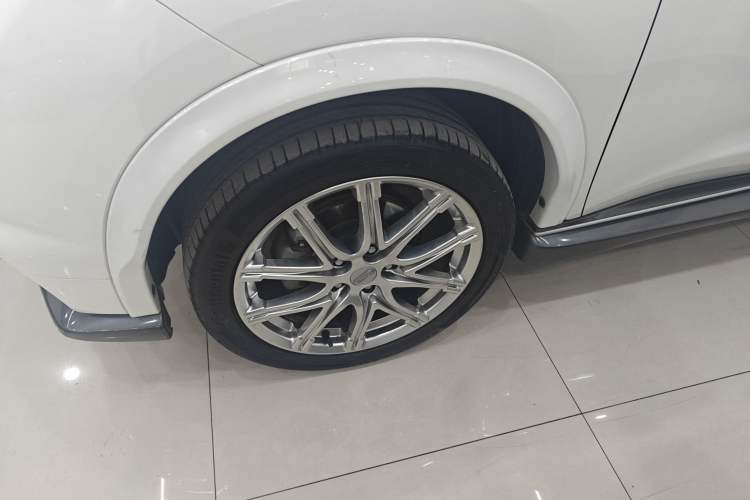 Used Infiniti ESQ 2014 1.6L Spontaneous Edition Left Front Wheel Hub