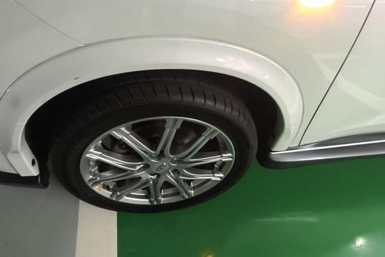 Used Infiniti ESQ 2014 1.6L Spontaneous Edition Left Front Wheel Hub