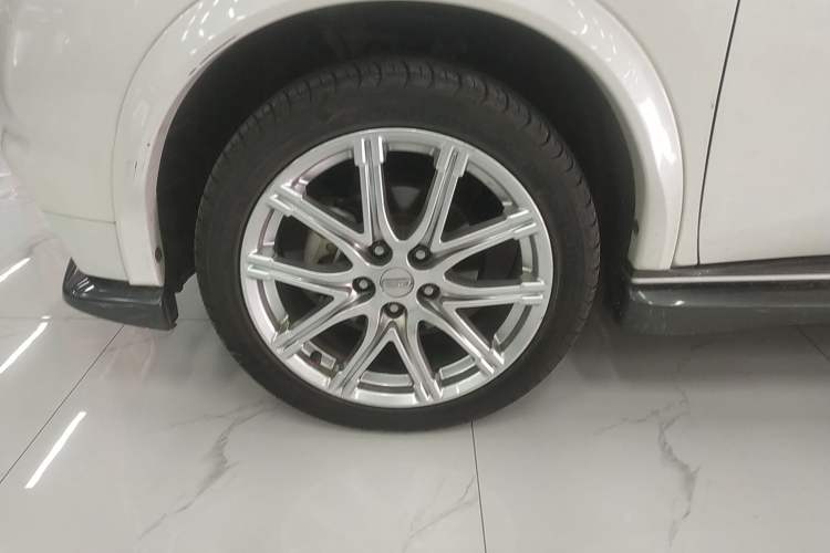 Used Infiniti ESQ 2014 1.6L Spontaneous Edition Left Front Wheel Hub