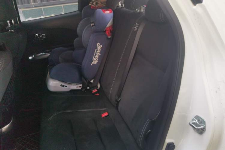 Used Infiniti ESQ 2014 1.6L Spontaneous Edition Left Rear Seat