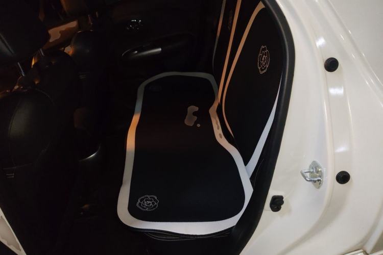 Used Infiniti ESQ 2014 1.6L Luxury Edition Left Rear Seat