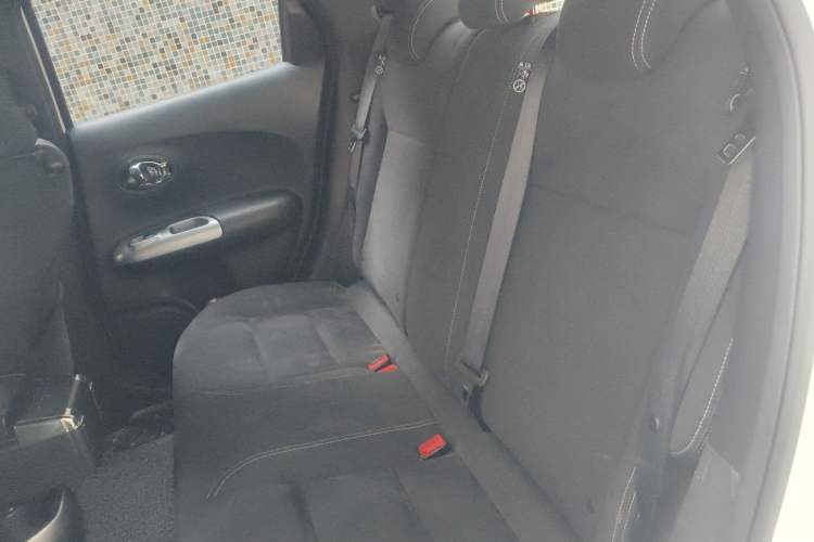 Used Infiniti ESQ 2014 1.6L Spontaneous Edition Left Rear Seat