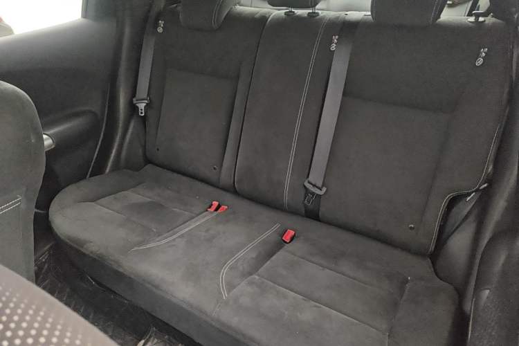 Used Infiniti ESQ 2014 1.6L Spontaneous Edition Left Rear Seat