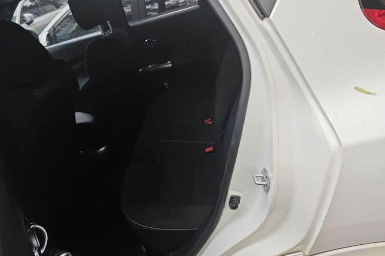Used Infiniti ESQ 2014 1.6L Spontaneous Edition Left Rear Seat