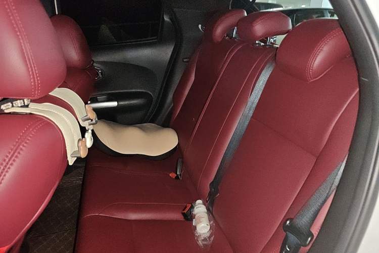 Used Infiniti ESQ 2014 1.6L Luxury Edition Left Rear Seat