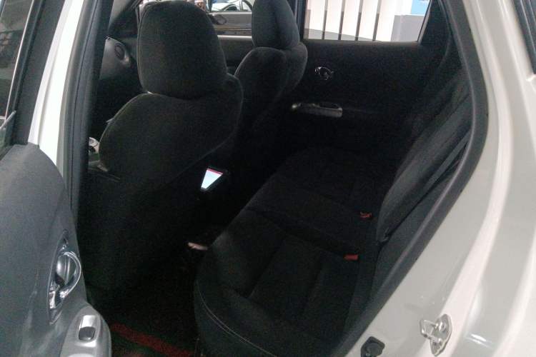 Used Infiniti ESQ 2014 1.6L Spontaneous Edition Left Rear Seat