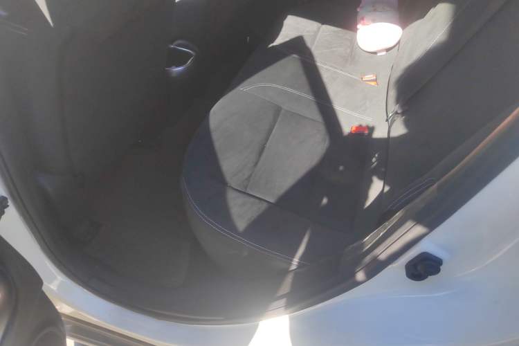 Used Infiniti ESQ 2014 1.6L Spontaneous Edition Left Rear Seat