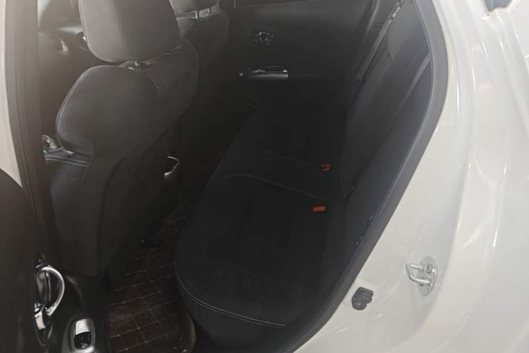 Used Infiniti ESQ 2014 1.6L Spontaneous Edition Left Rear Seat