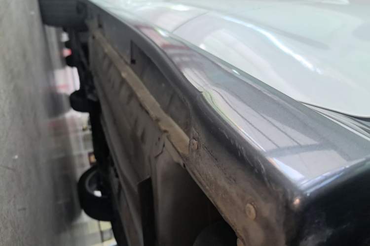 Used Infiniti ESQ 2014 1.6L Spontaneous Edition Left Side Sill