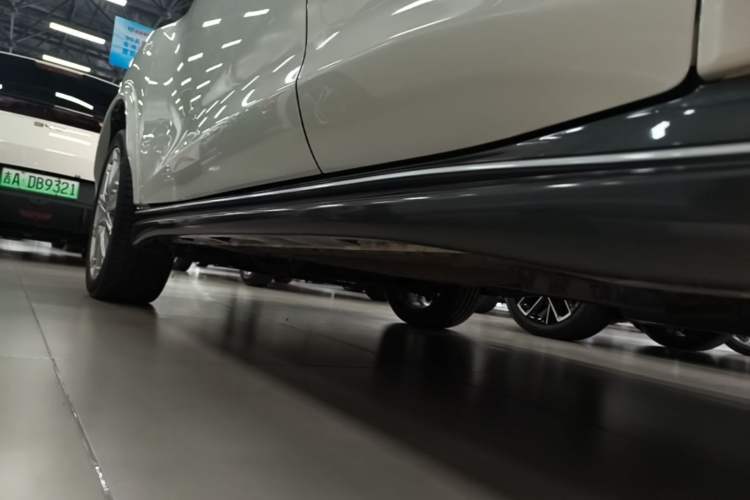 Used Infiniti ESQ 2014 1.6L Spontaneous Edition Left Side Sill