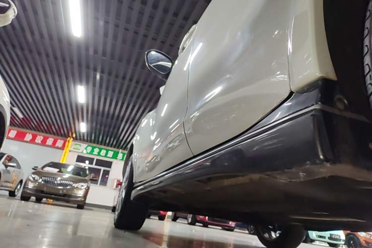 Used Infiniti ESQ 2014 1.6L Spontaneous Edition Left Side Sill