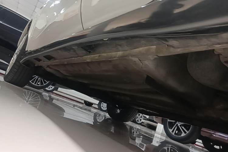 Used Infiniti ESQ 2014 1.6L Spontaneous Edition Left Side Sill