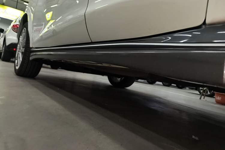 Used Infiniti ESQ 2014 1.6L Spontaneous Edition Left Side Sill