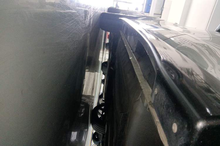 Used Infiniti ESQ 2014 1.6L Spontaneous Edition Left Side Sill