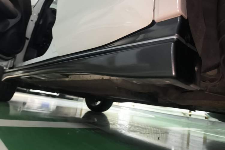 Used Infiniti ESQ 2014 1.6L Spontaneous Edition Left Side Sill