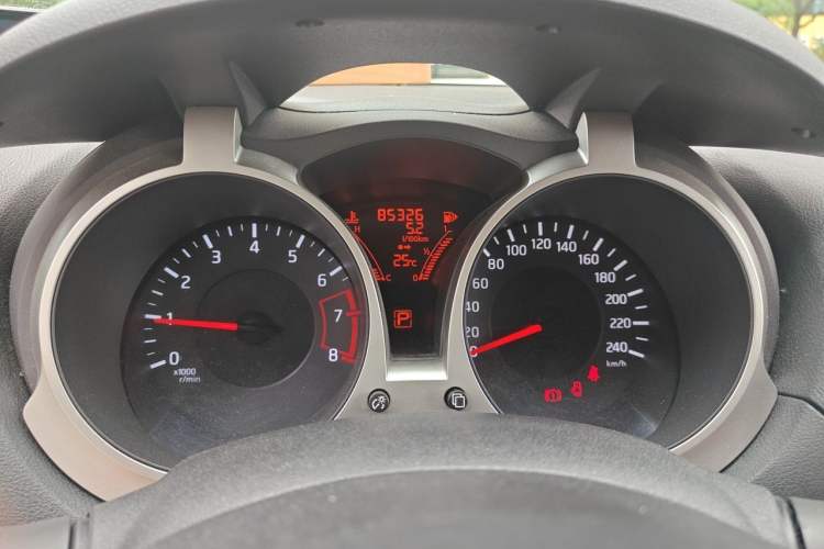 Used Infiniti ESQ 2014 1.6L Spontaneous Edition Odometer Close Up