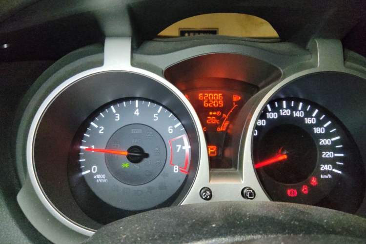 Used Infiniti ESQ 2014 1.6L Spontaneous Edition Odometer Close Up