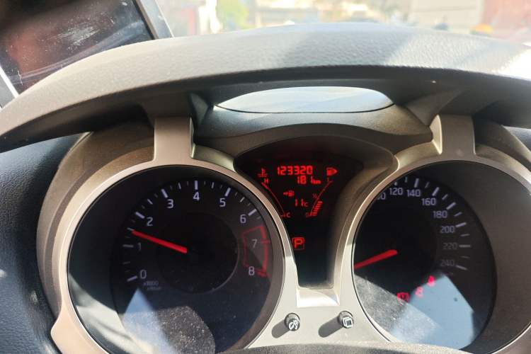 Used Infiniti ESQ 2014 1.6L Spontaneous Edition Odometer Close Up