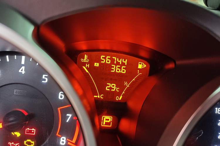 Used Infiniti ESQ 2014 1.6L Spontaneous Edition Odometer Close Up