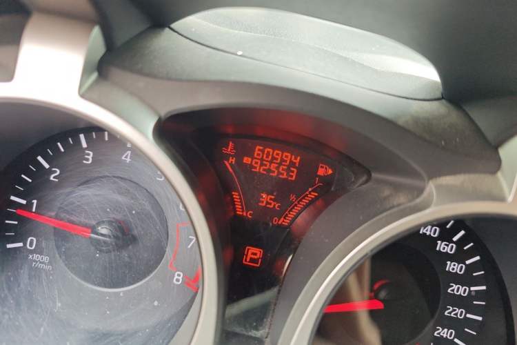 Used Infiniti ESQ 2014 1.6L Spontaneous Edition Odometer Close Up