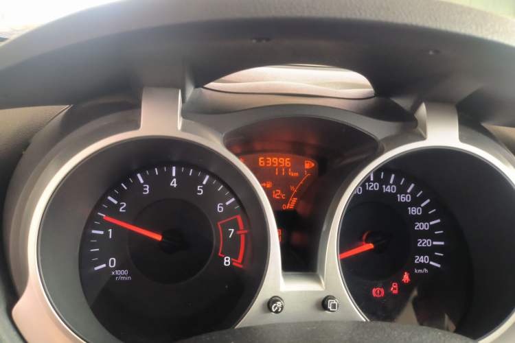 Used Infiniti ESQ 2014 1.6L Spontaneous Edition Odometer Close Up
