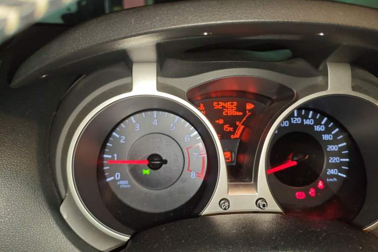 Used Infiniti ESQ 2014 1.6L Spontaneous Edition Odometer Close Up