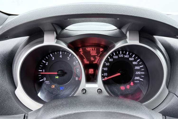 Used Infiniti ESQ 2014 1.6L Spontaneous Edition Odometer Close Up