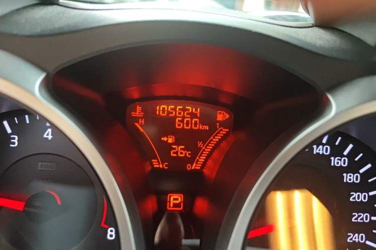 Used Infiniti ESQ 2014 1.6L Spontaneous Edition Odometer Close Up