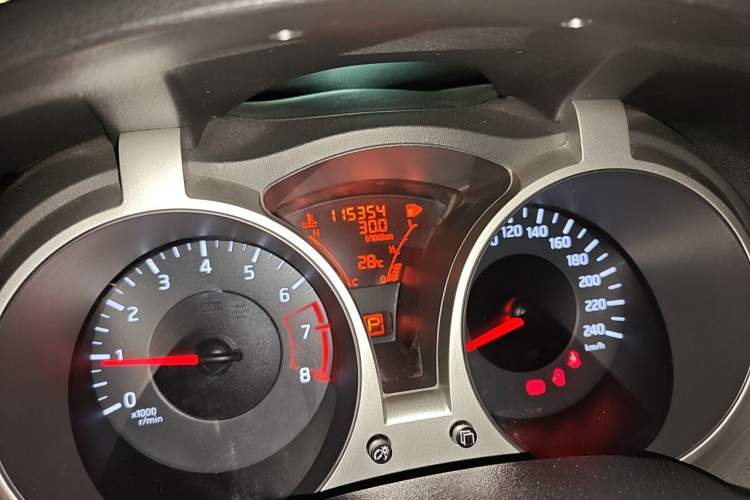 Used Infiniti ESQ 2014 1.6L Luxury Edition Odometer Close Up