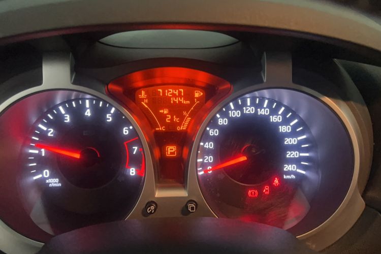 Used Infiniti ESQ 2014 1.6L Spontaneous Edition Odometer Close Up