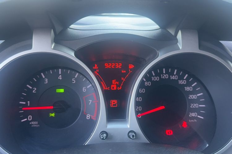 Used Infiniti ESQ 2014 1.6T Dynamic Edition Odometer Close Up
