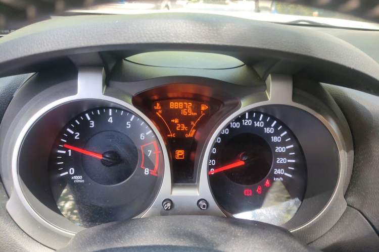Used Infiniti ESQ 2014 1.6T Dynamic Edition Odometer Close Up