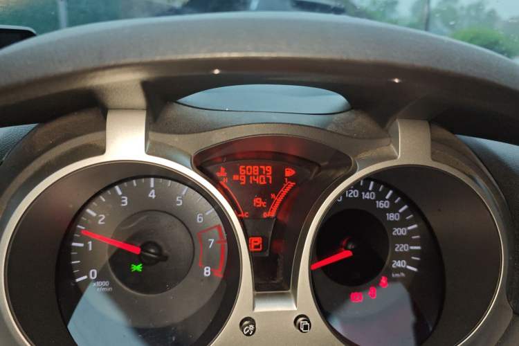 Used Infiniti ESQ 2014 1.6L Spontaneous Edition Odometer Close Up