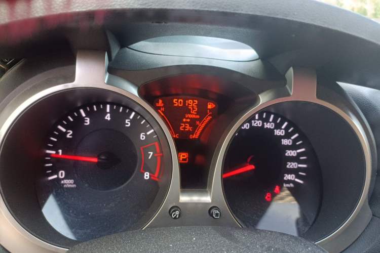 Used Infiniti ESQ 2014 1.6L Spontaneous Edition Odometer Close Up