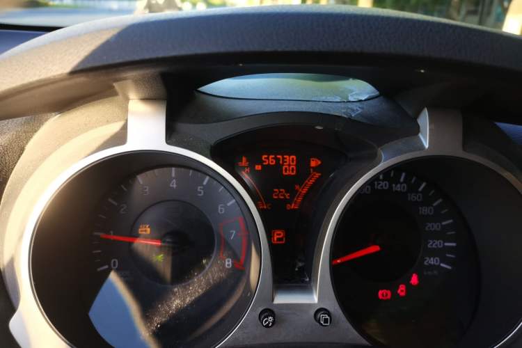 Used Infiniti ESQ 2014 1.6L Spontaneous Edition Odometer Close Up