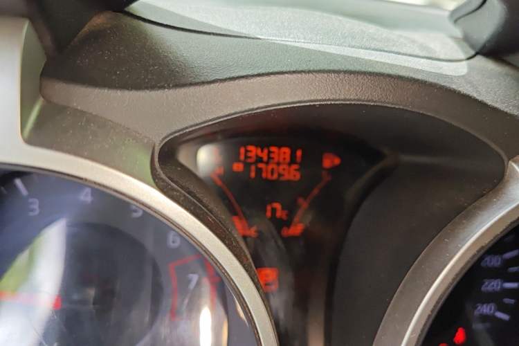 Used Infiniti ESQ 2014 1.6T Dynamic Edition Odometer Close Up