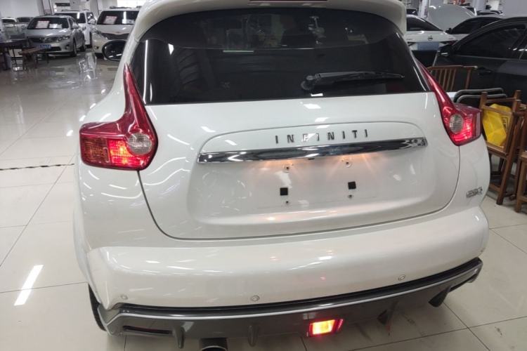 Used Infiniti ESQ 2014 1.6L Luxury Edition Rear