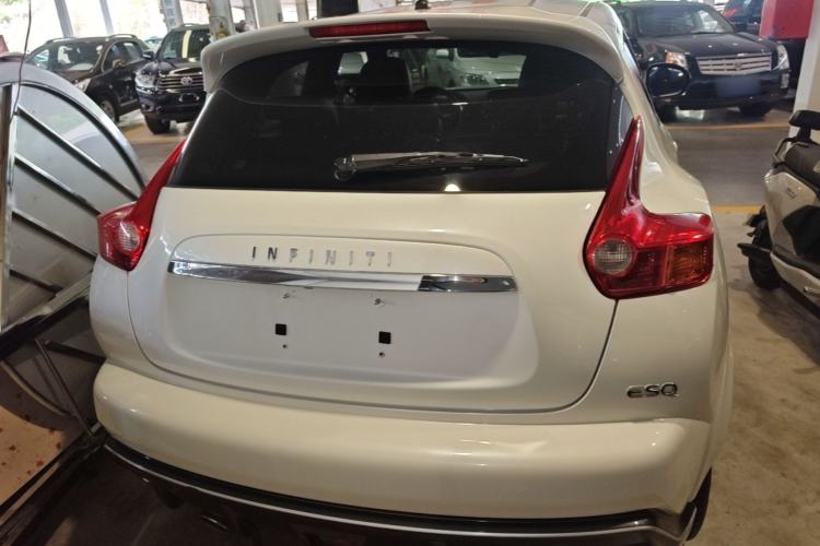 Used Infiniti ESQ 2014 1.6L Luxury Edition Rear