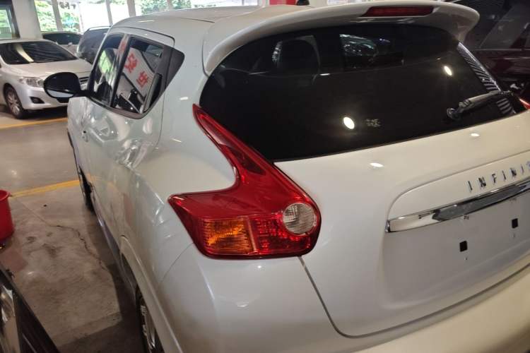 Used Infiniti ESQ 2014 1.6L Luxury Edition Rear Left 45 Deg