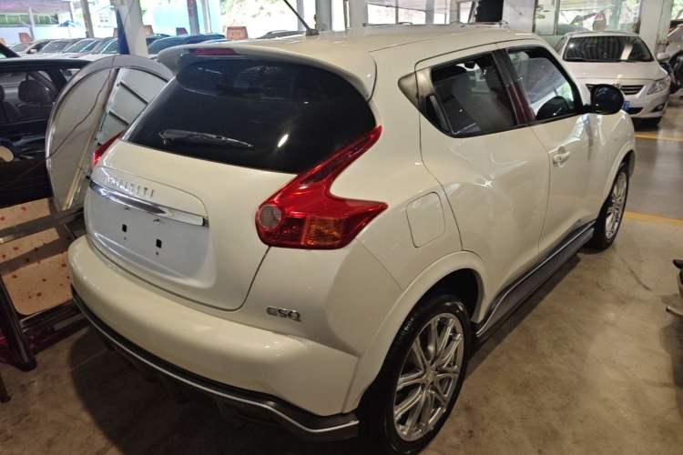 Used Infiniti ESQ 2014 1.6L Luxury Edition Rear Right 45 Deg
