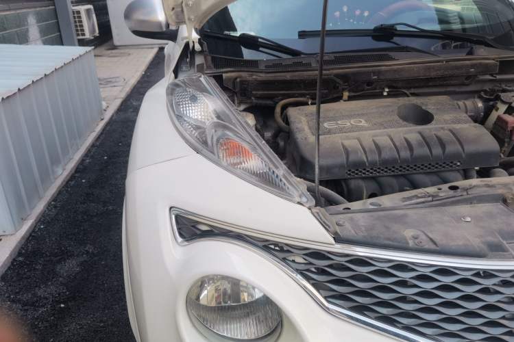 Used Infiniti ESQ 2014 1.6L Spontaneous Edition Right Front Headlight