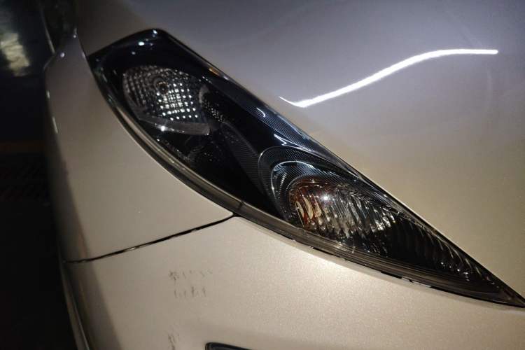 Used Infiniti ESQ 2014 1.6L Luxury Edition Right Front Headlight