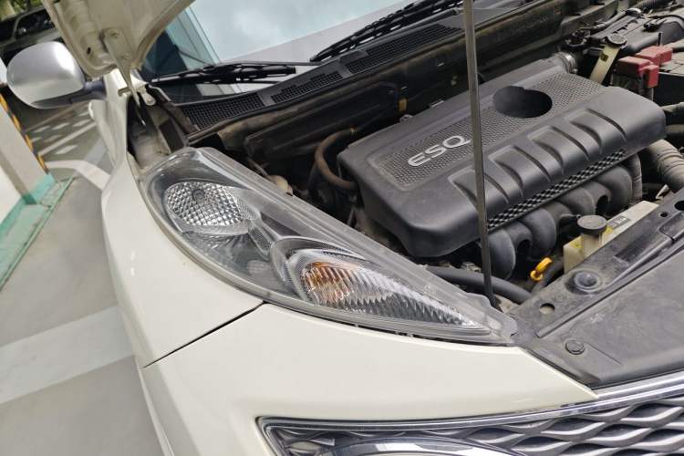 Used Infiniti ESQ 2014 1.6L Luxury Edition Right Front Headlight