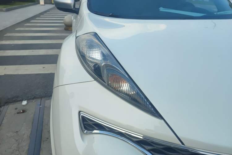 Used Infiniti ESQ 2014 1.6L Spontaneous Edition Right Front Headlight