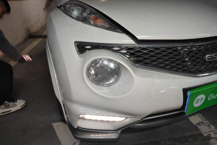 Used Infiniti ESQ 2014 1.6L Luxury Edition Right Front Headlight